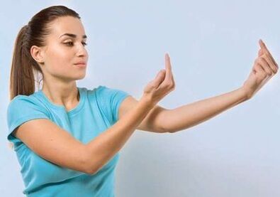 girl doing eye exercises to improve vision